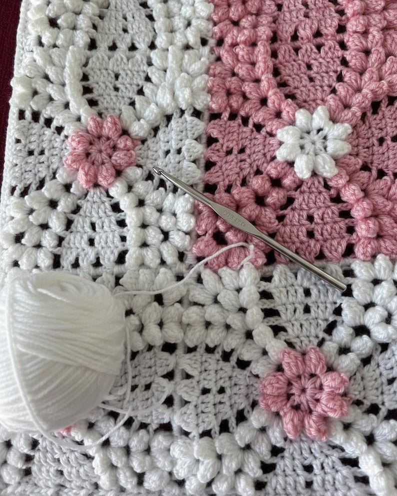 crochet flowers blanket blue and white afghan pattern