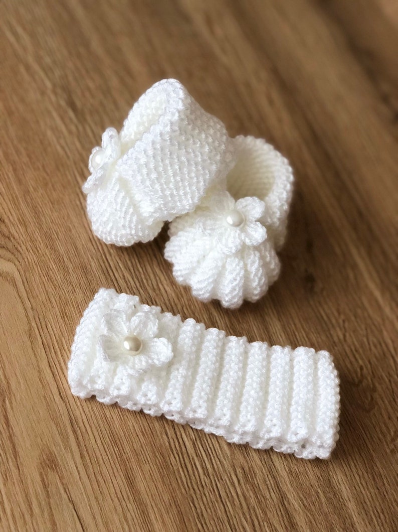 Newborn Knit Slippers and Headband Pattern