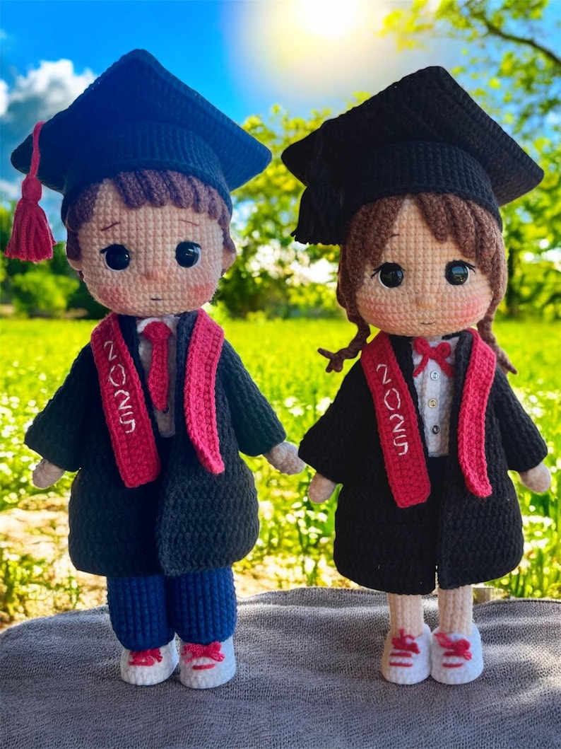 Graduation Dolls Crochet Pattern