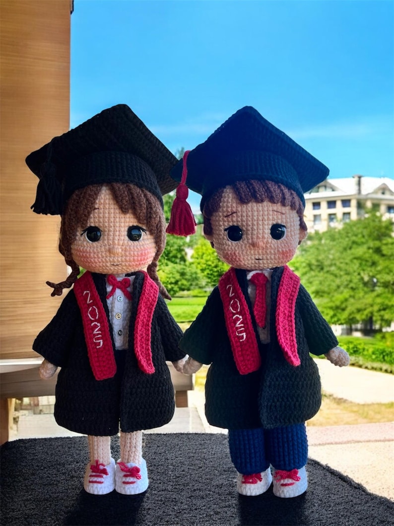 Graduation Dolls Crochet Pattern