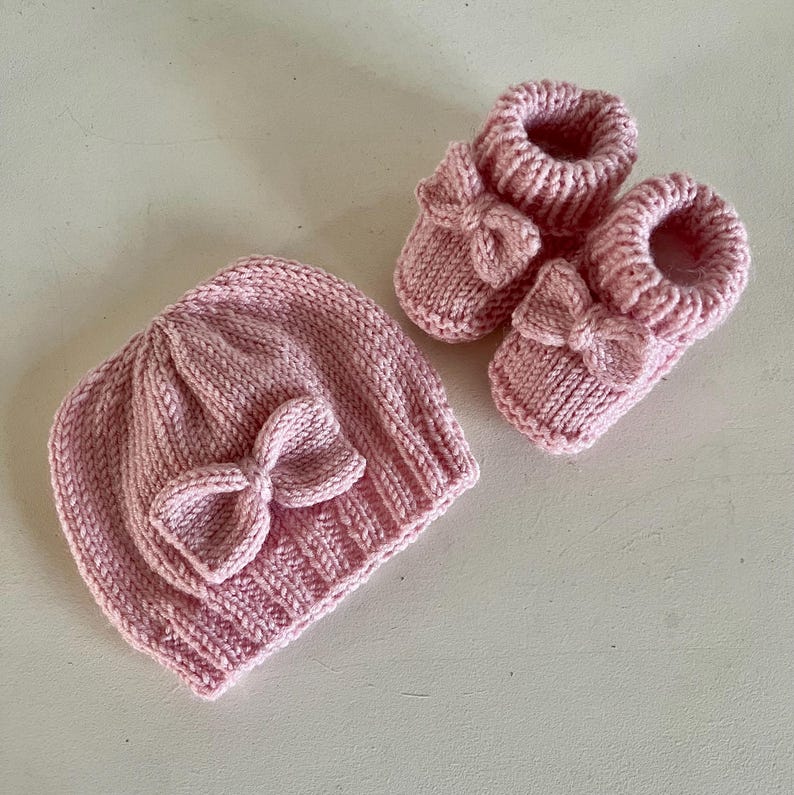 Baby Bow Booties And Beanie Hat Set Knitting Pattern