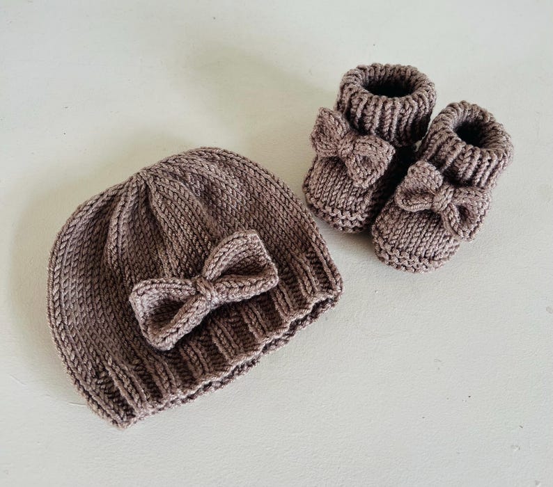 Baby Bow Booties And Beanie Hat Set Knitting Pattern