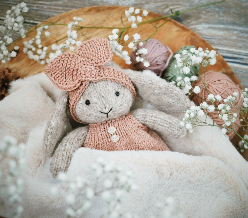 Lulu the Littile Bunny Knitting Pattern