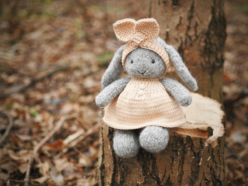 Lulu the Littile Bunny Knitting Pattern