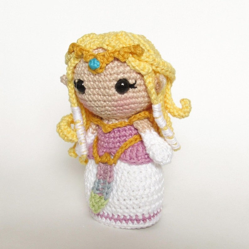 Zelda and Link amigurumi dolls crochet pattern