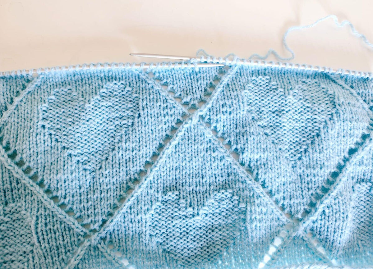 Knit baby blanket HEART Pattern